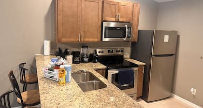 Holy Resisdence, 3-bedroom apartment in awesome Lehigh Acres with WiFi, AC