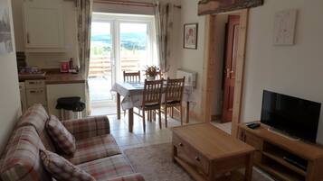House, 2 Bedrooms, Smoking, Balcony | Living room
