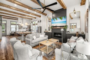 Smart-TV, Kamin, Arbeitsbereiche