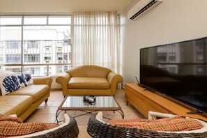 Deluxe Apartment | Living area