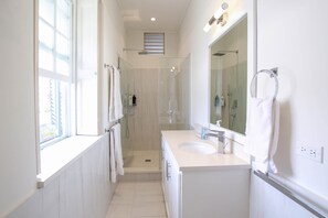 House, 4 Bedrooms | Bathroom | Towels
