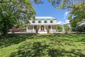 House, 4 Bedrooms | Exterior