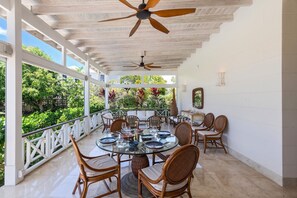 Khu ẩm thực ngoài trời