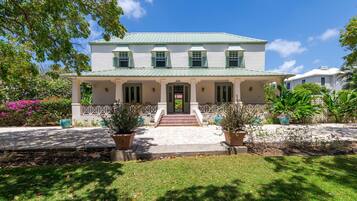 House, 4 Bedrooms | Exterior