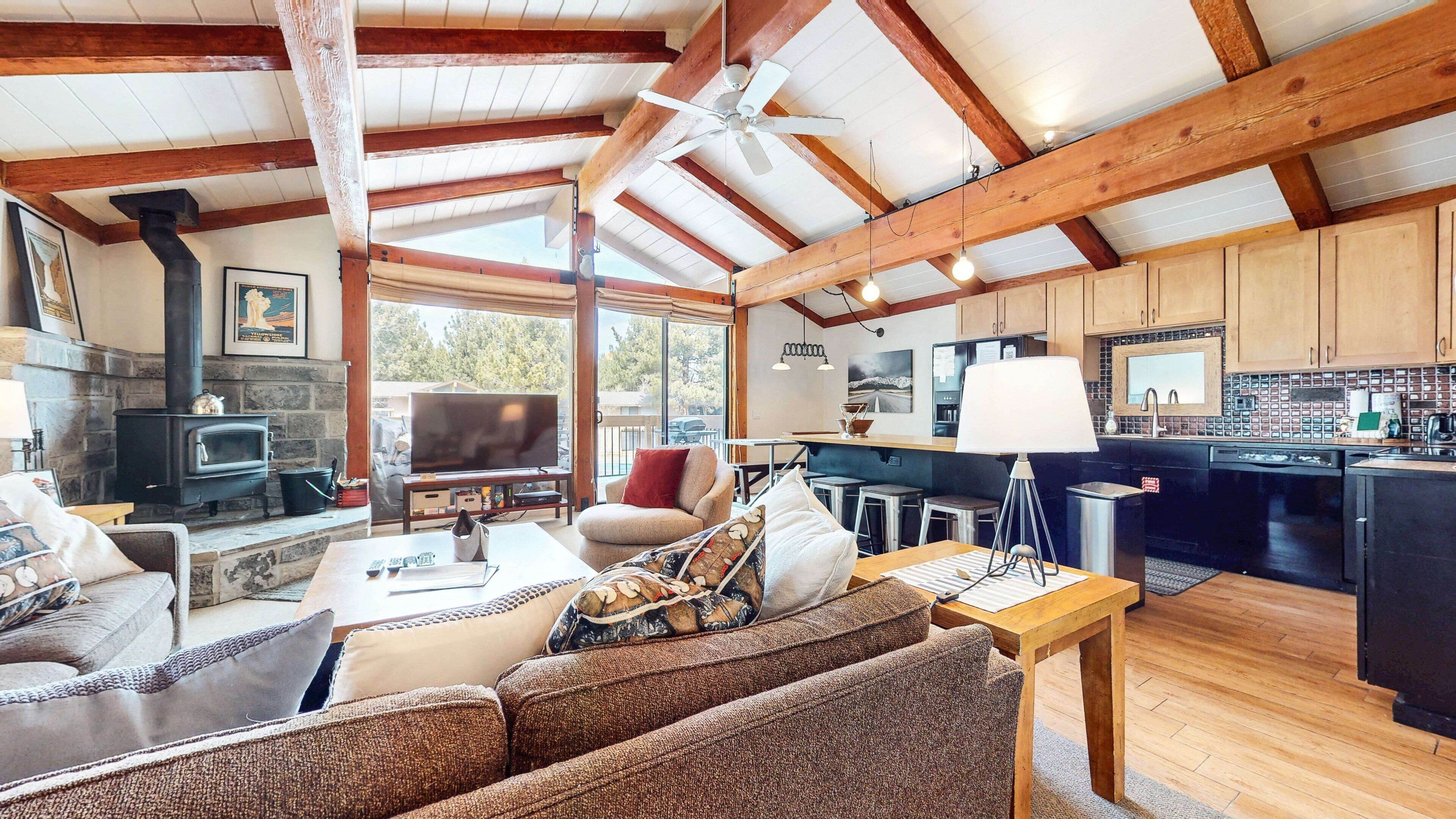 Condo, 3 Bedrooms | Living area