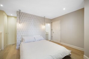 3 bedrooms, desk, free WiFi, bed sheets