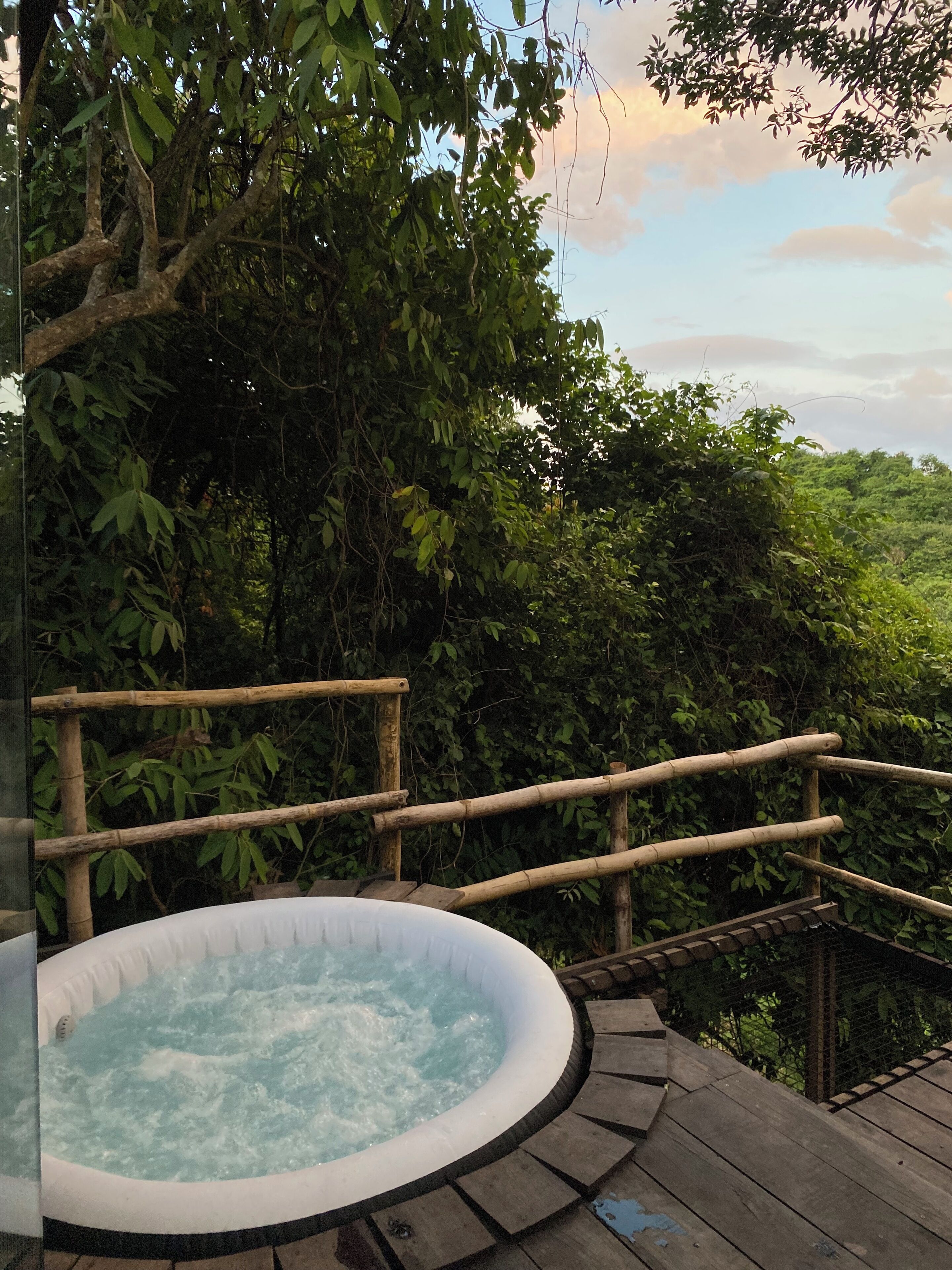 Outdoor spa tub