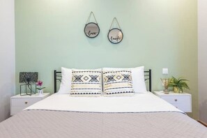 2 bedrooms, iron/ironing board, WiFi, bed sheets