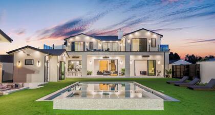 Villa Califa - Resort-Style Living w/ Private Pool, Spa & Theater