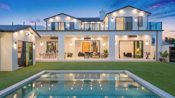 Et oppvarmet basseng