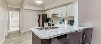 Charming 2-bedroom chalet with WiFi and AC in wonderful Lauderdale-by-the-Sea