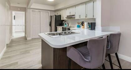 Charming 2-bedroom chalet with WiFi and AC in wonderful Lauderdale-by-the-Sea