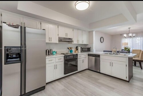 Charming 2-bedroom chalet with WiFi and AC in wonderful Lauderdale-by-the-Sea