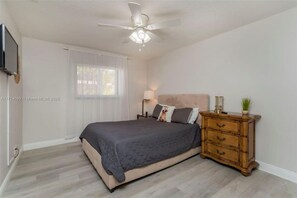 2 chambres, fer et planche à repasser, lit de bébé portatif, Wi-Fi