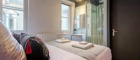 1 chambre, fer et planche à repasser, Wi-Fi, draps fournis