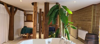 Large studio with private Jacuzzi