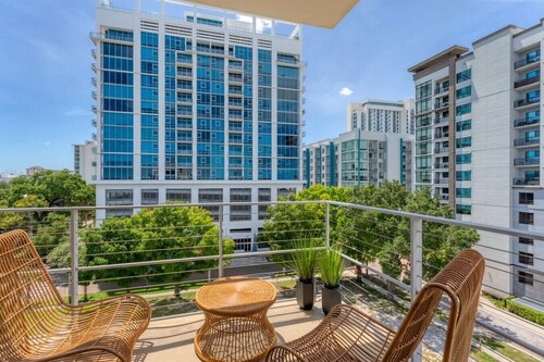 Beautiful Downtown Condo 1/1