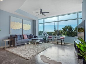 スマートテレビ、PC モニター