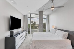 3 makuuhuonetta, työpöytä, silitysrauta/-lauta, ilmainen Wi-Fi