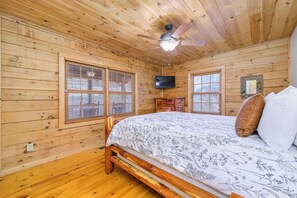 4 bedrooms, desk, WiFi, bed sheets