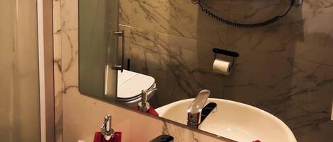 Luxury Royal Apartment | Bathroom