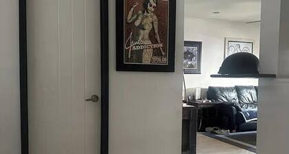 Chic 2-bedroom condo with WiFi, AC in lovely West Hollywood