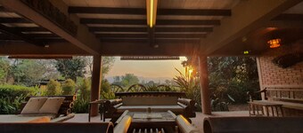 "Live like a Local" Cozy Cottage House