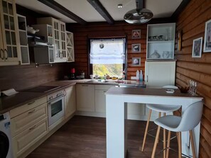 Fridge, stovetop, dishwasher, toaster - Near Pullmann City - small house in the middle of nature... Vacation for the whole year... (Windorf)