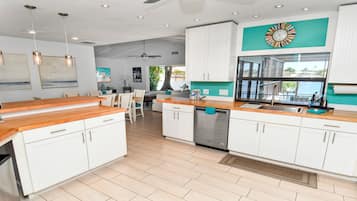 Villa | 4 bedrooms, Internet