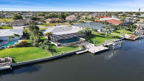 Exterior - Amazing - 4 Bed Billiard Table Luxury Canal Pool (Cape Coral)