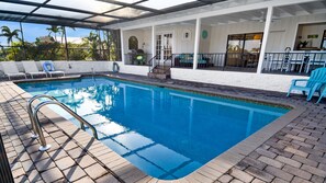 Exterior - Amazing - 4 Bed Billiard Table Luxury Canal Pool (Cape Coral)
