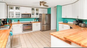 House | Private kitchen - Amazing - 4 Bed Billiard Table Luxury Canal Pool (Cape Coral)