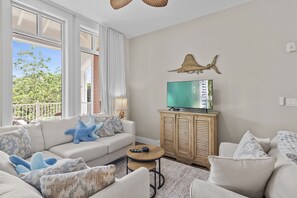 TV - Jan Snowbird Special! – Walk 2 Baytowne 🚋 Free Tram & Pool | Market Street Inn 5 (Miramar Beach)