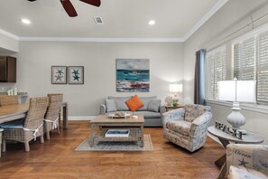 TV - ⭐Walk to Beach-Pool+Hot Tub-3BR Alerio B204⭐ (Miramar Beach)