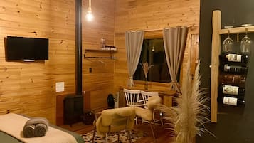 Comfort Chalet | 1 bedroom, minibar, blackout drapes, iron/ironing board