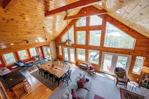 TV connectée, cheminée, lecteur de DVD