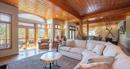 New! Spacious Lake Area Home w/ Fireplace & Hot Tub