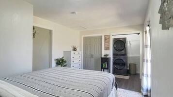 1 chambre, fer et planche à repasser, accès au Wi-Fi (inclus)