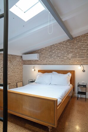 4 camere, una scrivania, ferro/asse da stiro, Wi-Fi