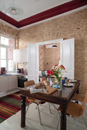 Dining - Athenian Cypress House (Athina)