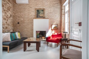 Smart TV, fireplace - Athenian Cypress House (Athina)