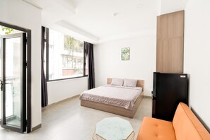 Deluxe Studio | Free WiFi, bed sheets - Khai Linh Homestay (Ho Chi Minh City)