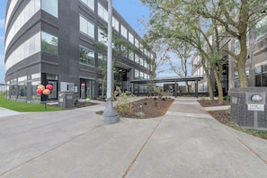 Exterior - Lovely 1BR KC Stay w/ WiFi, Parking & Match Fun (Kansas City)