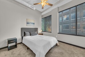 1 bedroom, iron/ironing board, WiFi, bed sheets - Lovely 1bedroom/1bath in Kansas Free WiFi Parking Clean and Comfortable (Kansas City)