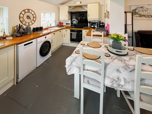 2 bedroom accommodation in Maltby Le Marsh, near Mablethorpe