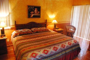 8 chambres, coffres-forts dans les chambres, bureau