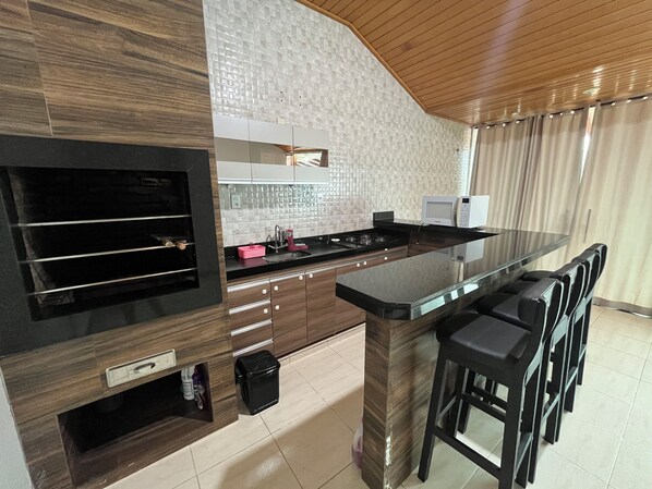 Private kitchen - Your stay in Santarém is here accommodation for up to 4 guests Quiet place (Diamantino Santarém)