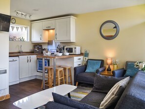 TV - 2 bedroom accommodation in Cromer (Cromer)