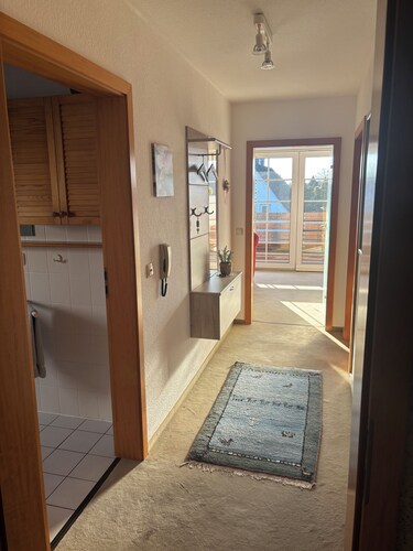 Schöne Dachgeschoss Wohnung mit Balkon in Osloß