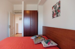 Appartamento, vista giardino | Ferro/asse da stiro, lenzuola